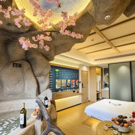 Nanqiao Qingcheng Hot Spring & Cinema Hotel (Dujiangyan Scenic Area Branch)