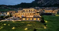Lotus Forget-Worry Lodge · Facing Main Peak with Sunrise View (Zagana Scenic Area Branch) - بيت ضيافة