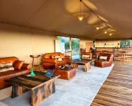 Asama Serengeti Camp - bar