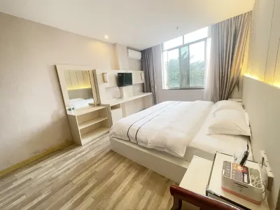 Baise Moon Semi-bending Theme Hotel