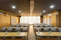 Urumqi Qiqi Jiyou Hotel - de negocios