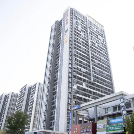 Yipin Xiaozhu Apartment (Jiangmen High-speed Railway Station Wanda Branch)