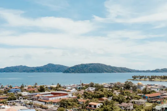 The Aru by Ayuhouz Отели рядом с достопримечательностью «Танджунг Ару»