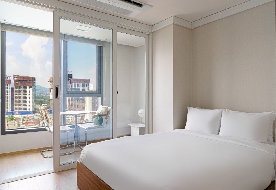 3. 어반스테이 명동..