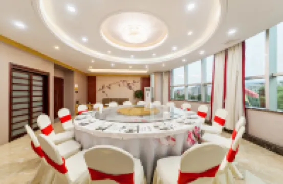 룽옌 팡위안 스프링 호텔 (융딩구 인민정부 브랜치)