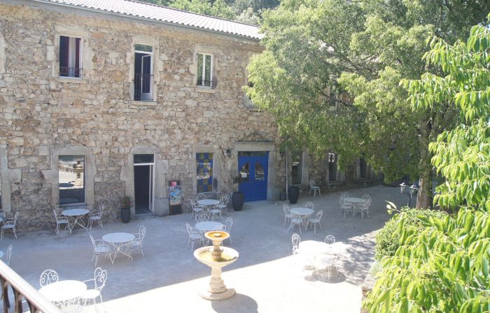 Logis Hôtel Restaurant le Domaine de l'Eau Vive