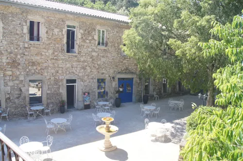 Logis Hôtel Restaurant le Domaine de l'Eau Vive
