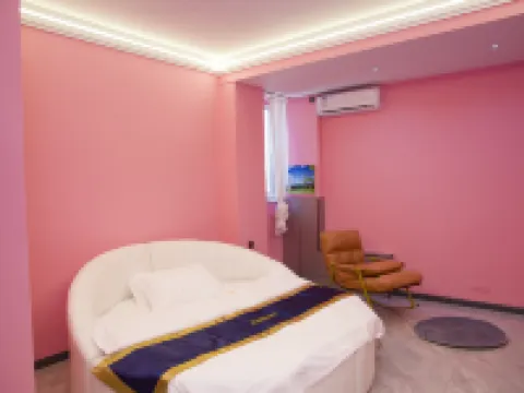 Meet the light luxury small stay (City Hospital Store) Hotels in Taonan
