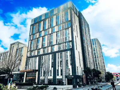 Yuejiang Hotel (Wanda Plaza Xuefu Avenue East Subway Station Branch) Hotels near Nanchang West Railway Station