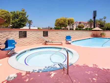 Ramada by Wyndham Pasadena