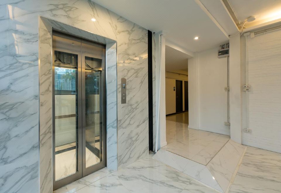 3. 더 님만 호텔..