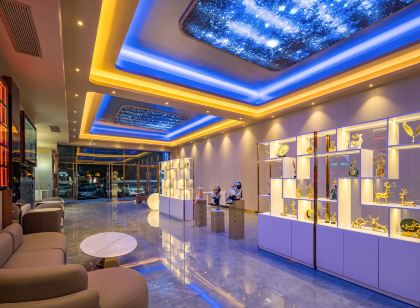 Dequan Luxury Hotel (Chaoyang High speed Railway Station Shilibao Subway Station Branch)