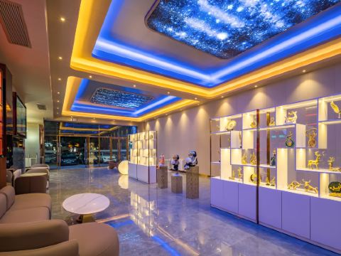 Dequan Luxury Hotel (Chaoyang High speed Railway Station Shilibao Subway Station Branch)