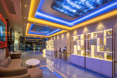 Dequan Luxury Hotel (Chaoyang High speed Railway Station Shilibao Subway Station Branch) Hotel in zona Center-island