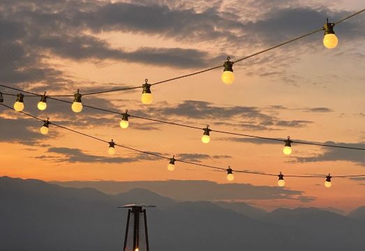 大理和柒海景酒店外景图