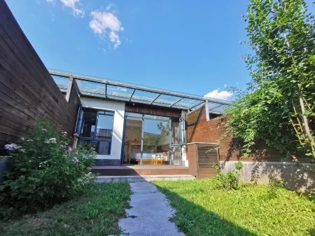 Floral Hotel·Manlu B&B, Beijing(Huanghuacheng water Great Wall store) Отели рядом с достопримечательностью «Changping Yanshou Temple»