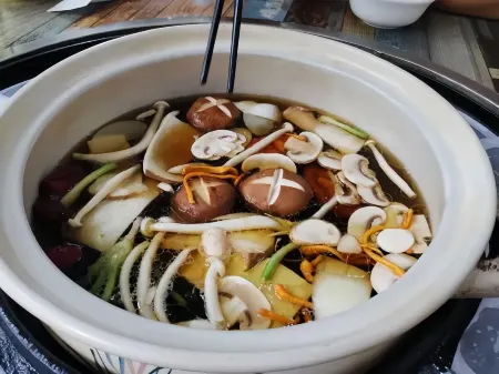 Banyan Tree. Wuyungu Hotel (Kangding Xinduqiao Branch) Отели рядом с достопримечательностью «Miles Corridor»