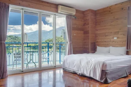 Bishui Shanju Lakeside B&B