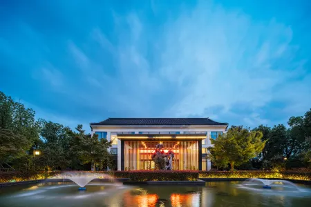 Suzhou Seclusive Tianpingshan Cultural Resort Hotel Отели рядом с достопримечательностью «Shoutaohu Sceneic Area»