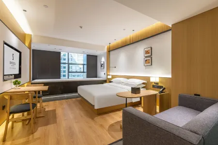 SFEEL Designer Hotel (Holgos National Store) Отели рядом с достопримечательностью «Khorgas National Gate Scenic Area»