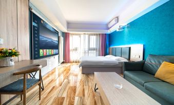 Yashe Light Residence Cinema Hotel (Zhengzhou 27 Wanda Chuangfu Xincheng Branch)