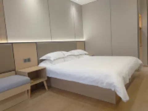 Congress Hotel (Jiashan Railway Station Hengli Plaza)