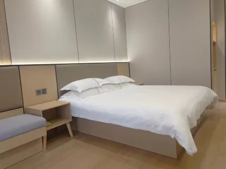 Congress Hotel (Jiashan Railway Station Hengli Plaza)