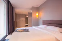 Xianning Banshanli Wellness Hot Spring Hotel (Sanjing Forest Hot Spring Resort Area)