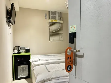 live pop hostel