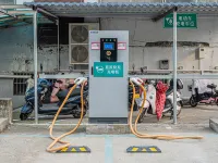 James Joyce Coffetel (Xinyang Xixian Longhu Huayi) - parking