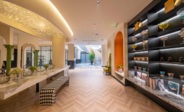 Tanjiu Hotel (Zhanggongqiao Food Street, Leshan Giant Buddha Scenic Area Branch)