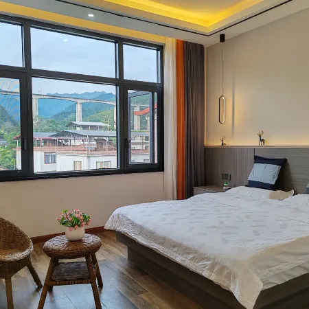 Shanshe Xiyu・Mountain-side Swimming Pool Vacation Boutique Stay (Yangshuo Railway Station)
