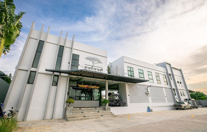 Chainam-Charmchuree Residences Cafe and Spa