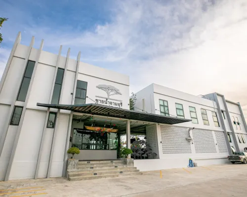 Chainam-Charmchuree Residences Cafe and Spa Hotels in Bang Bua Thong