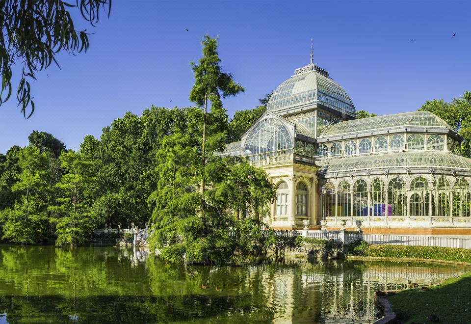 voco Madrid Retiro의 현대적인 객실 인테리어 이미지