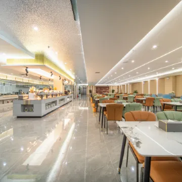 Tekesi Phoenix International Hotel