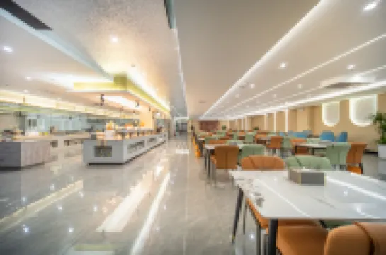 Tekesi Phoenix International Hotel