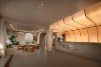 Sanya Moonlight Dolphin designer Seascape Art B&B