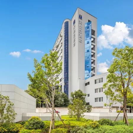 7Days Inn Youpin Premium Hotel (Kunming Railway Station) Отели рядом с достопримечательностью «Железнодорожный вокзал Куньмин»