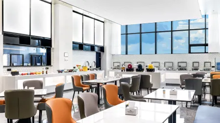 Anshun Microtel by Wyndham Hotel Отели рядом с достопримечательностью «Anshun Ancient City Historical and Cultural Block»