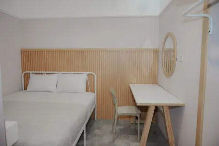 Livy House by Yurooms.id Отели в г. Sananwetan