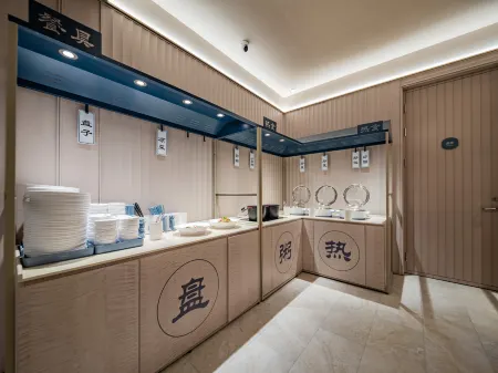 HanTing Hotel (Yulin Huancheng Bei Road) Отели рядом с достопримечательностью «Zhen Bei Tai»