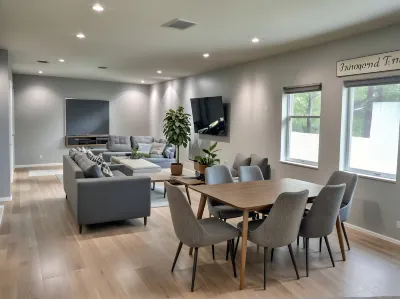 StaysPro - Hollywood Homes Minutes to Everything Spacious and Free Parking