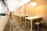 Huang Platinum Hotel