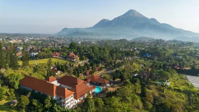 Royal Hotel & Villa Trawas ( Formerly Royal Trawas Hotel & Cottages ) Hotel dekat Bumi Perkemahan Air Terjun Dlundung