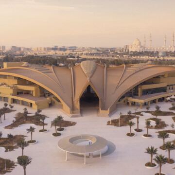 Erth Abu Dhabi Hotel Отели рядом с достопримечательностью «Торговый центр Mazyad»