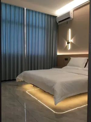 Hefeng Fengluo Guesthouse Hotels near Hefengyizhong Library