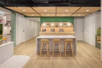 Maxhotel Amsterdam Airport Schiphol - Recently Renovated Hotels in Хуфдорп