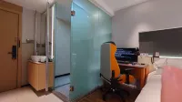 Jingfang E-Sports Hotel (University of Ningbo Subway Station)