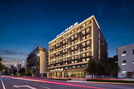 Youth TRUE GO S Hotel (Wuhan University of Media and Communications School of Economics Branch) Отели рядом с достопримечательностью «Wuhan Vocational College of Software and Engineering»